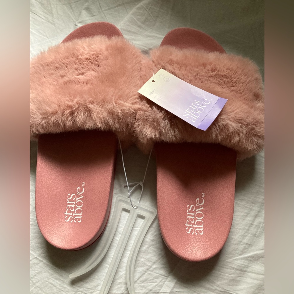 Stars above women slippers 11/12 NWT